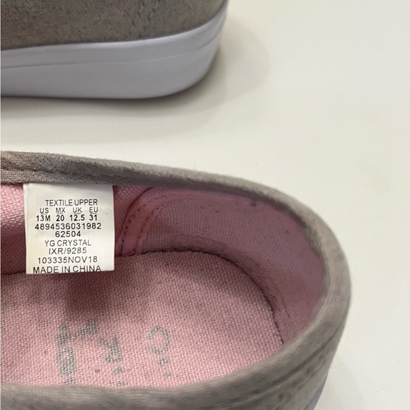 🎀 Girls rhinestone crystal taupe gray flat sneakers size 13 - Picture 4 of 9